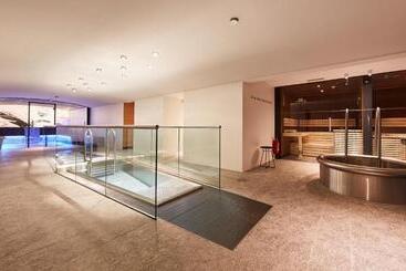 هتل Ciasa De Munt Lifestyle Living