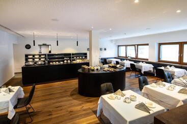 هتل Ciasa De Munt Lifestyle Living