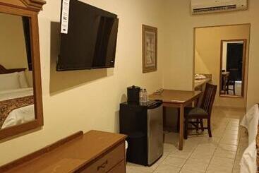 هتل Las Palmas Inn