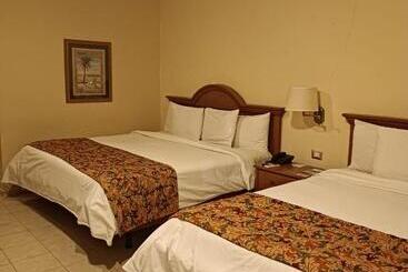 هتل Las Palmas Inn