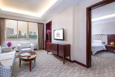 هتل Ramada Shenzhen Baoan