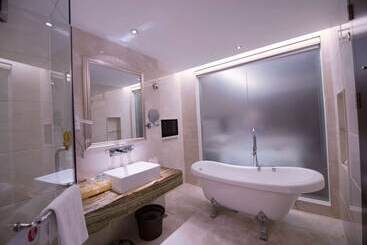 هتل Ramada Shenzhen Baoan