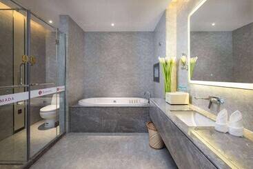 هتل Ramada Shenzhen Baoan