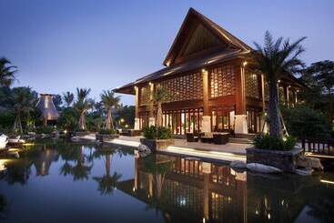 هتل Shixishu Jianguo Yalong Bay Resort