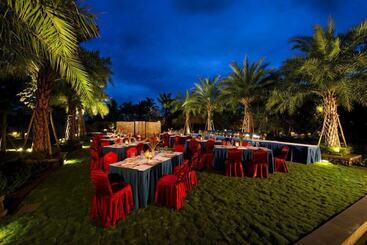 هتل Shixishu Jianguo Yalong Bay Resort