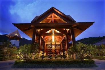 هتل Shixishu Jianguo Yalong Bay Resort