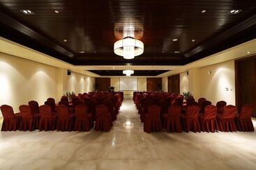 هتل Shixishu Jianguo Yalong Bay Resort