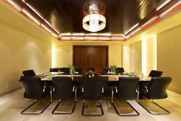 هتل Shixishu Jianguo Yalong Bay Resort