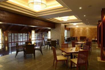 هتل Shixishu Jianguo Yalong Bay Resort