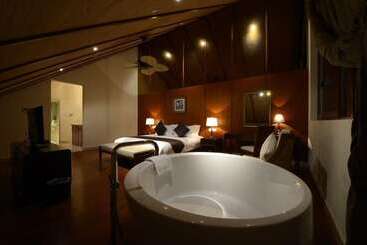 هتل Shixishu Jianguo Yalong Bay Resort