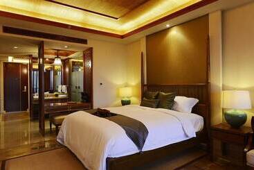 هتل Shixishu Jianguo Yalong Bay Resort