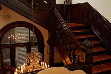 هتل The Inn At 97 Winder
