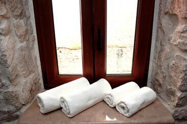 هتل Villa Kudelik Stone Story