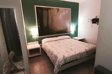 پانسیون Guest House Roma Express