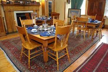تختخواب و صبحانه A Tapestry Garden Guest House