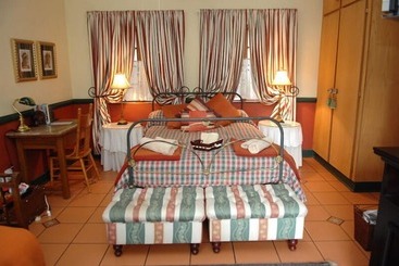 تختخواب و صبحانه A Tapestry Garden Guest House