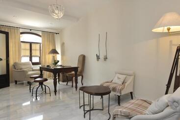 هتل Aella Residence