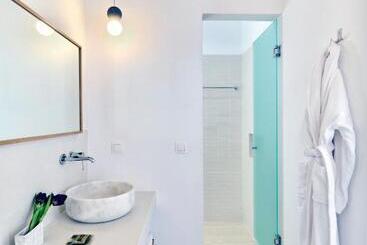 هتل Aella Residence