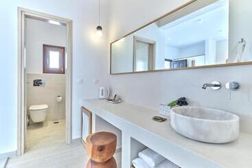 هتل Aella Residence