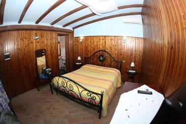 هتل Agriturismo Monte Due Torri