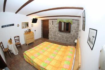 هتل Agriturismo Monte Due Torri