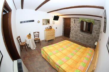 هتل Agriturismo Monte Due Torri