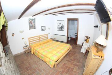 هتل Agriturismo Monte Due Torri