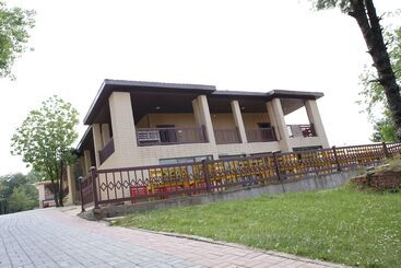 هتل Chinar Family Resort