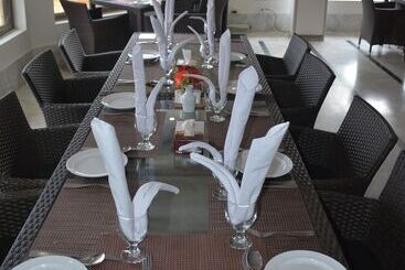 هتل Chinar Family Resort