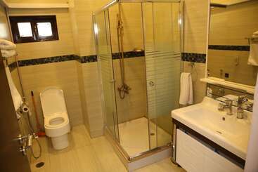 هتل Chinar Family Resort