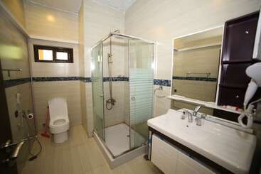 هتل Chinar Family Resort