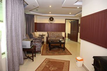 هتل Chinar Family Resort