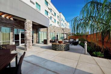 هتل Courtyard By Marriott Houston Intercontinental Airport