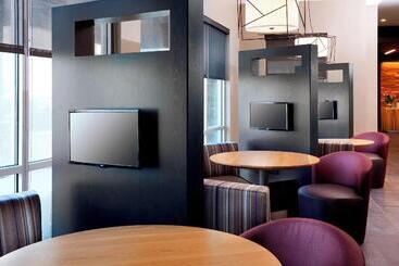 هتل Courtyard By Marriott Houston Intercontinental Airport