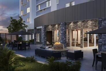 هتل Courtyard By Marriott Houston Intercontinental Airport