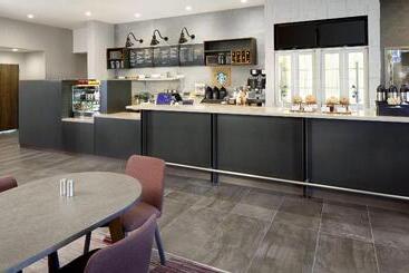 هتل Courtyard By Marriott Houston Intercontinental Airport