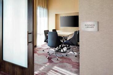 هتل Courtyard By Marriott Houston Intercontinental Airport