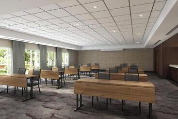 هتل Courtyard By Marriott Houston Intercontinental Airport