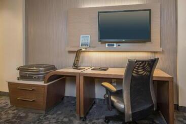هتل Courtyard By Marriott Houston Intercontinental Airport