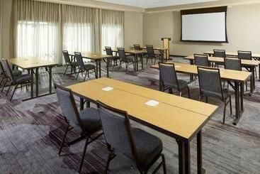 هتل Courtyard By Marriott Houston Intercontinental Airport