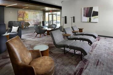 هتل Courtyard By Marriott Houston Intercontinental Airport