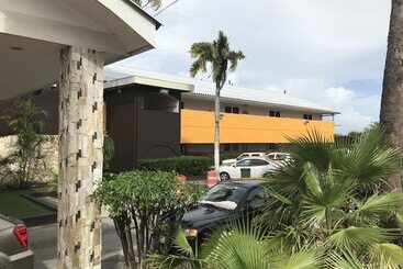 هتل Curacao Airport
