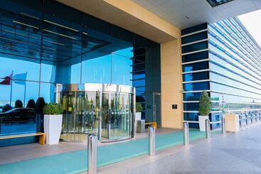 هتل Holiday Inn & Suites   Dubai Festival City Mall, An Ihg