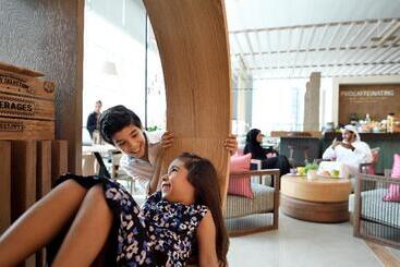 هتل Holiday Inn & Suites   Dubai Festival City Mall, An Ihg