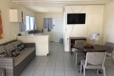 هتل Kiikii Inn & Suites
