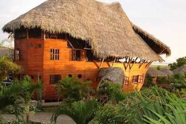 هتل La Barquita Beach Hostel