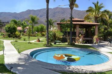 هتل Capital O La Joya Del Lago