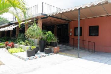 هتل Capital O La Joya Del Lago