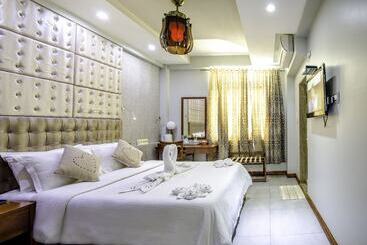 هتل Newtown Inn