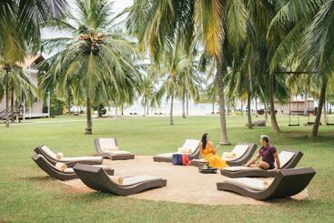استراحتگاه Uga Bay   Pasikuda